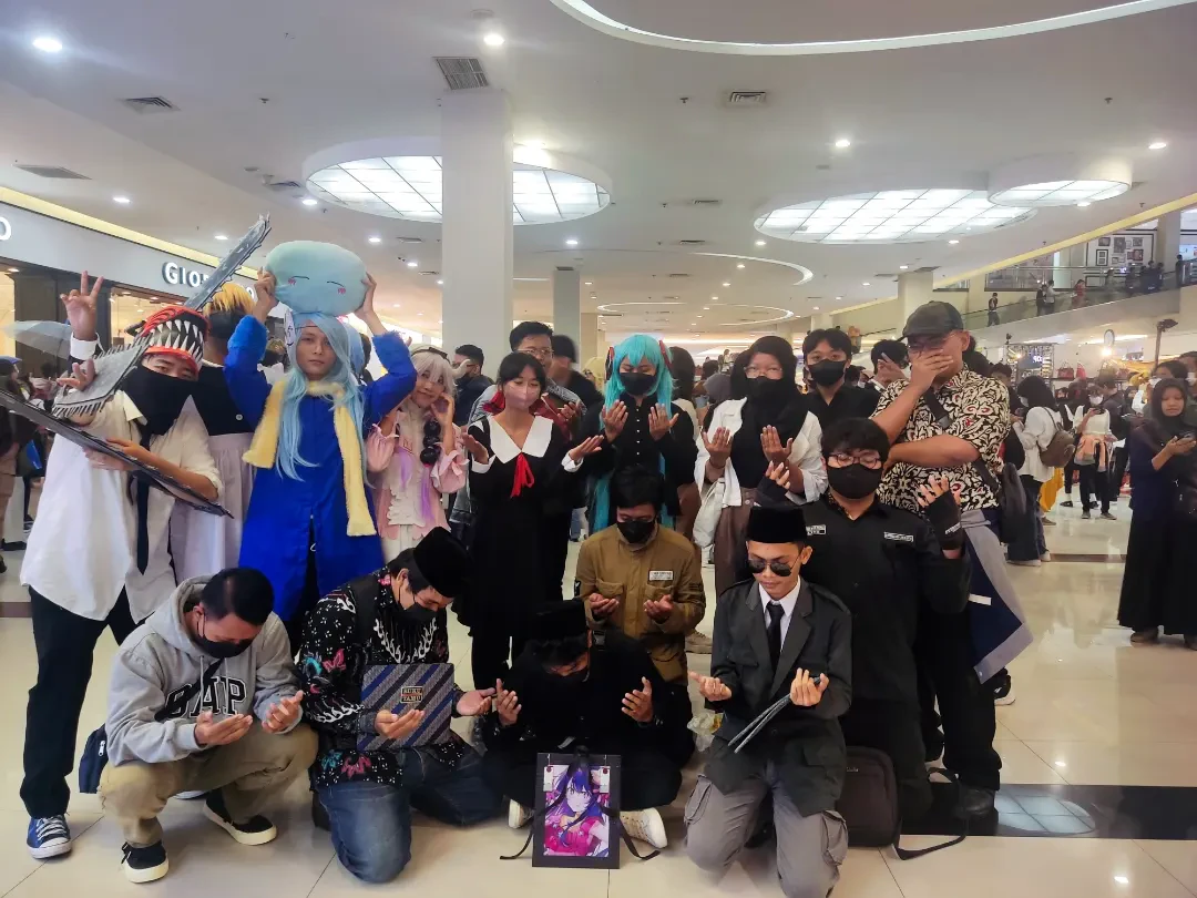 Fotbar cosplayer KOBOY di area mall