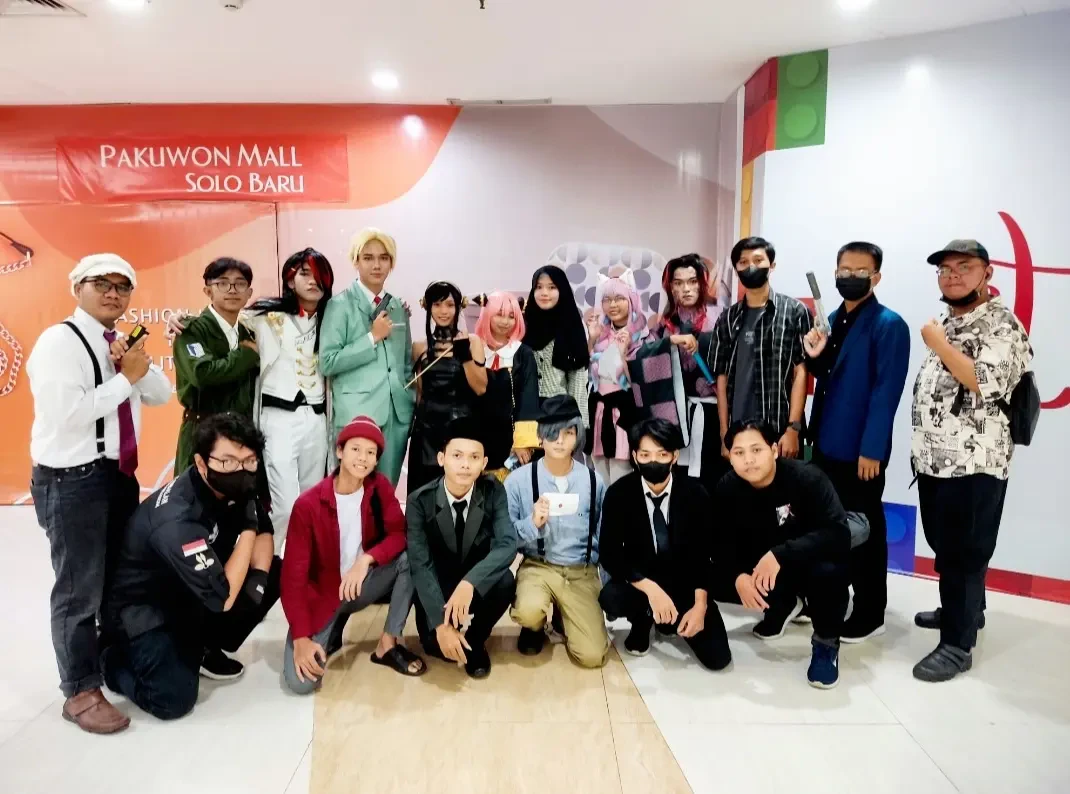 Anggota KOBOY berfoto bersama di Pakuwon Mall Solo Baru